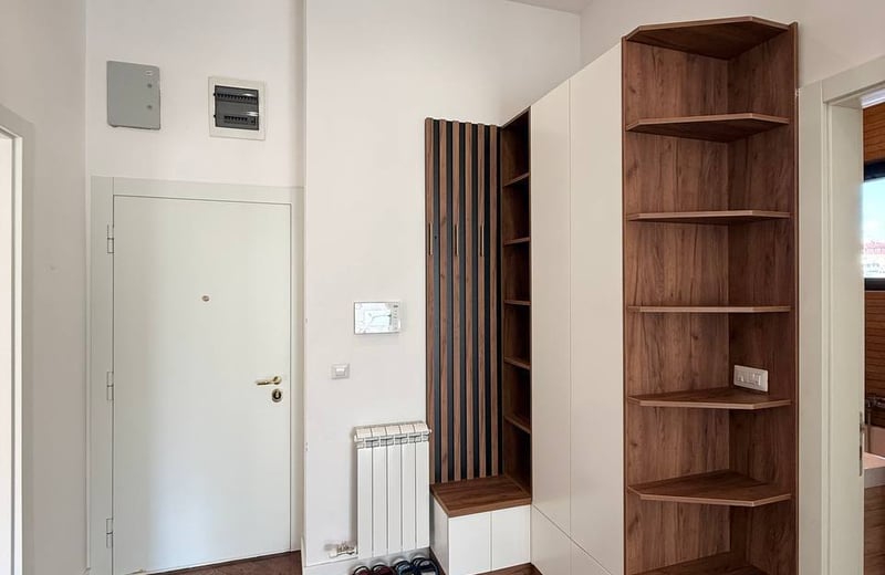 Location longue durée d’un grand appartement de 4 pièces avec hauts plafonds, 92 m², Belgrade, Serbie